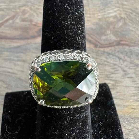 Silver cocktail statement ring with olive green gem & rhinestones - size 6.25 - Picture 2 of 7